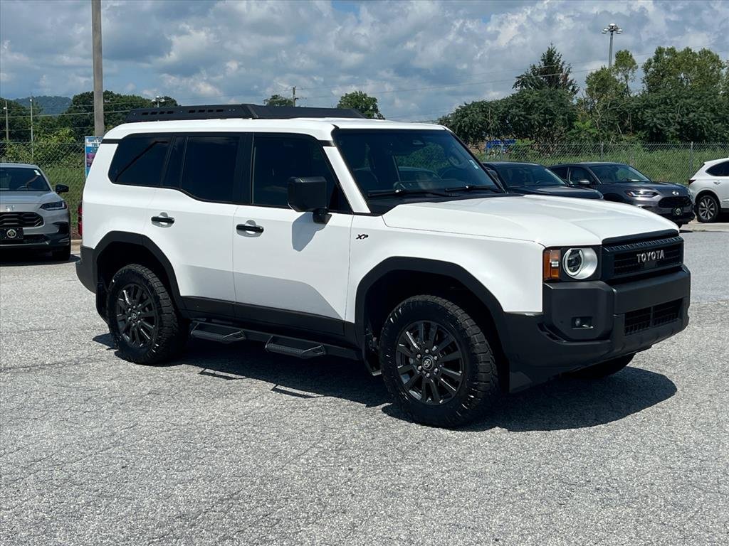 Used 2025 Ice Cap Toyota Base image 1