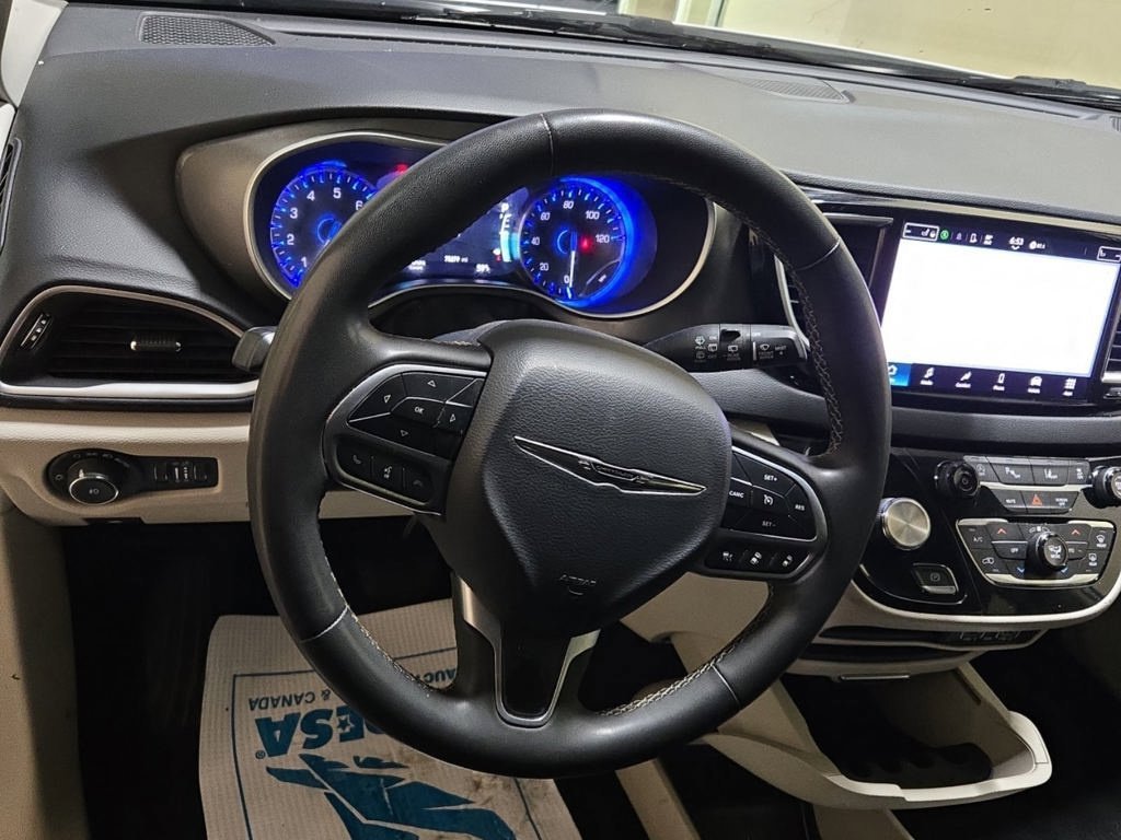 Used 2024 White Chrysler Touring L image 7