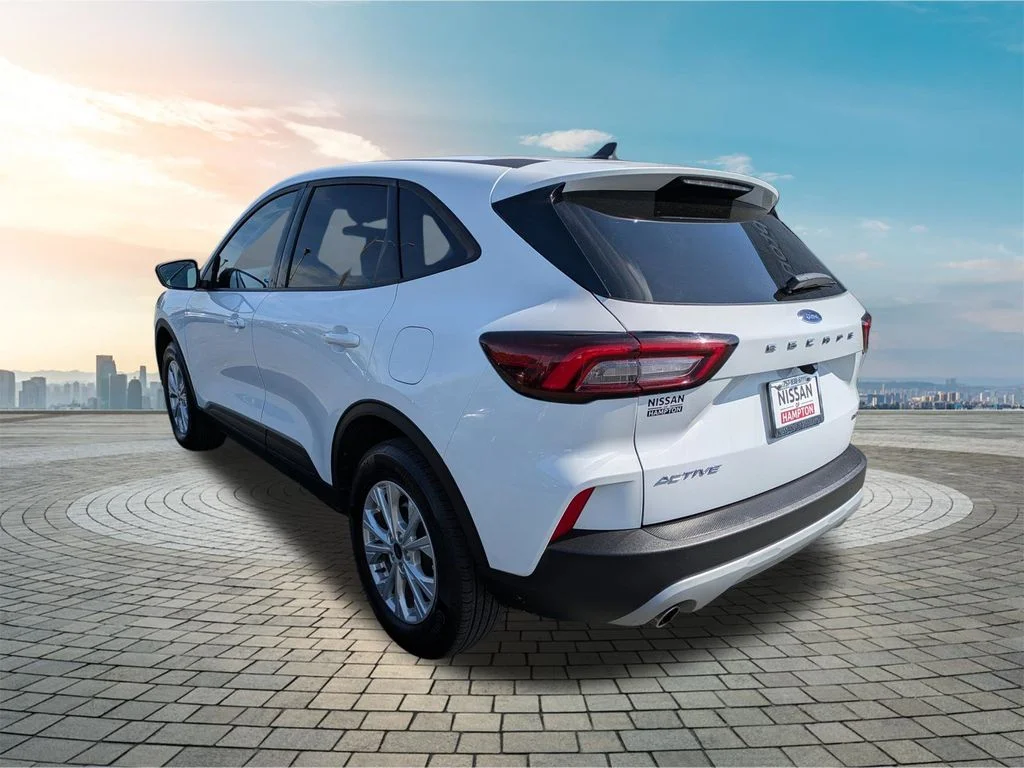 Used 2025 Oxford White Ford Active image 7