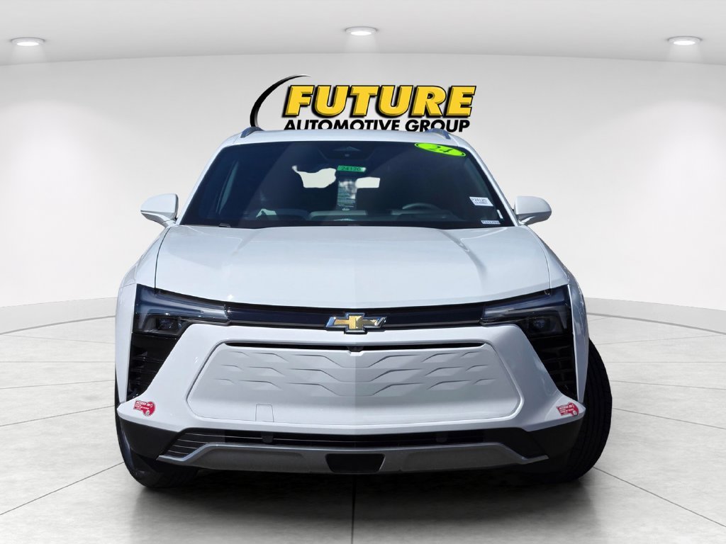 Used 2024 White Chevrolet LT image 2