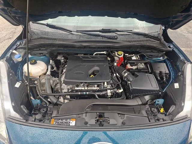 Used 2020 Green Ford SE image 25