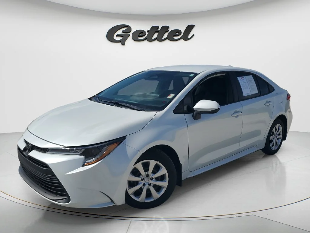 Used 2026 Off-white Toyota LE image 1