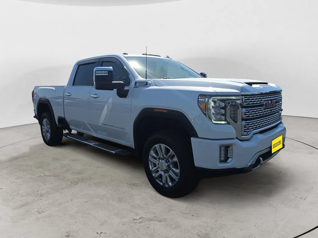 Certified Used 2022 White Frost Tricoat GMC Denali image 4