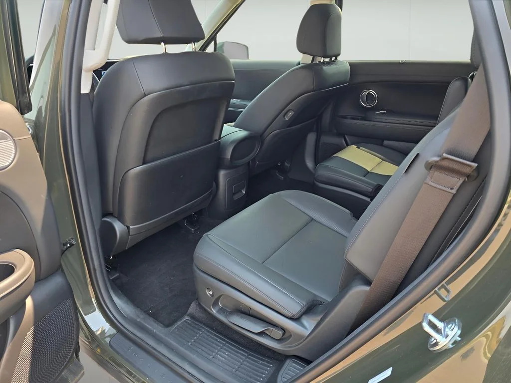 Used 2026 Titan Green Hyundai SEL 7P image 10