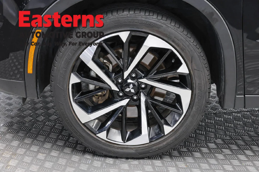 Used 2024 Black Mitsubishi SE image 32