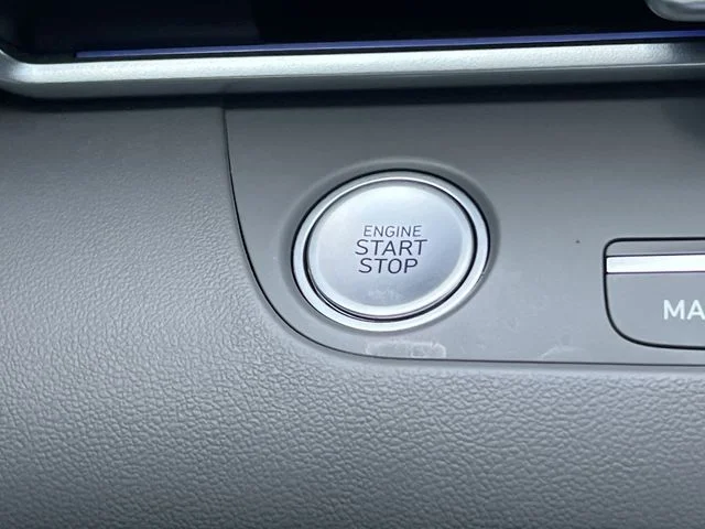 Used 2025 Blue Hyundai SEL Sport image 27