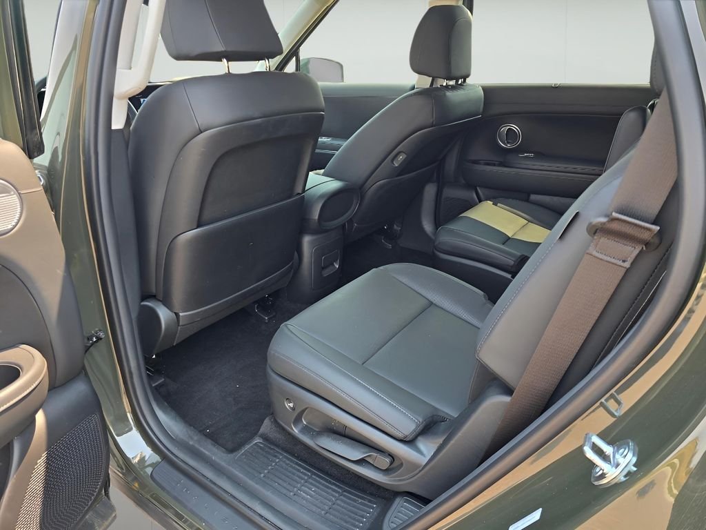Used 2026 Titan Green Hyundai SEL 7P image 10