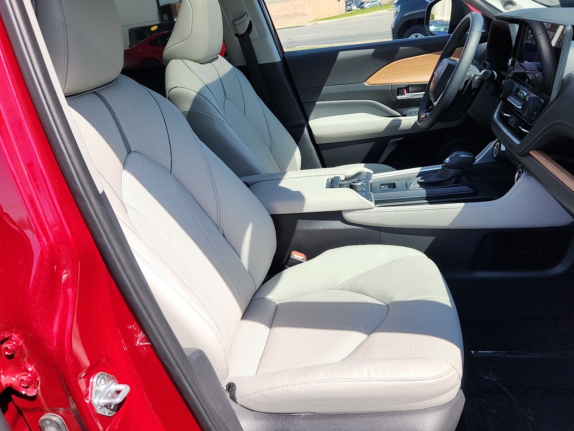 Used 2025 Red Toyota Platinum image 35