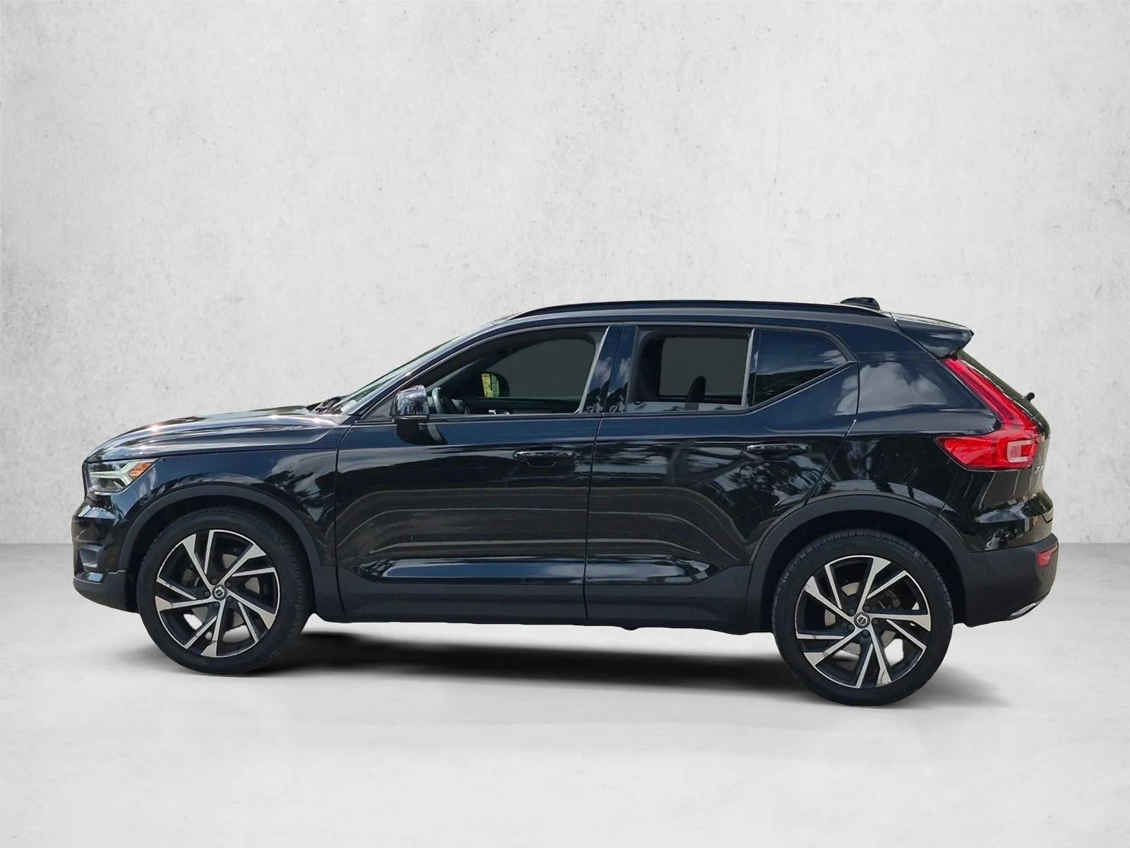 Used 2020 Gray Volvo R-Design image 8