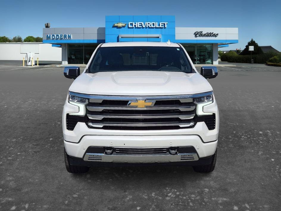Used 2023 Iridescent Pearl Tricoat Chevrolet High Country image 8
