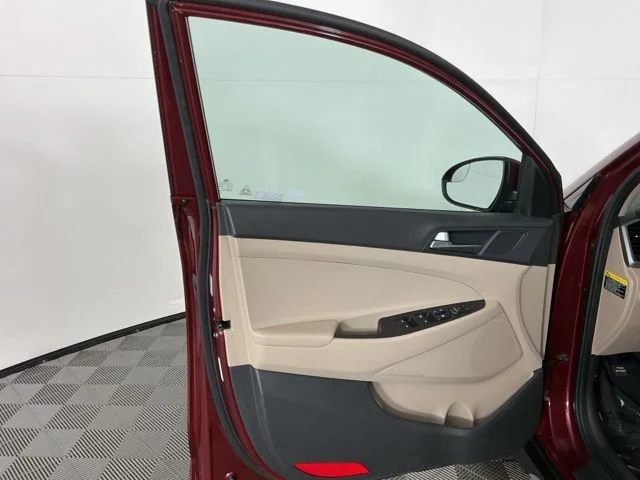 Used 2017 Red Hyundai SE image 12