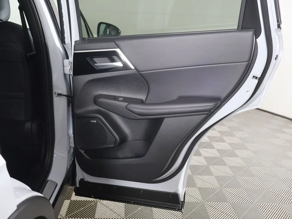 New 2026 White Mitsubishi LE 1.5T 2WD image 25