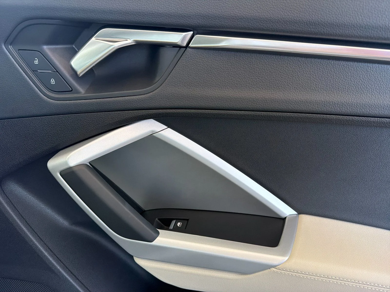 Used 2024  Audi Premium image 18