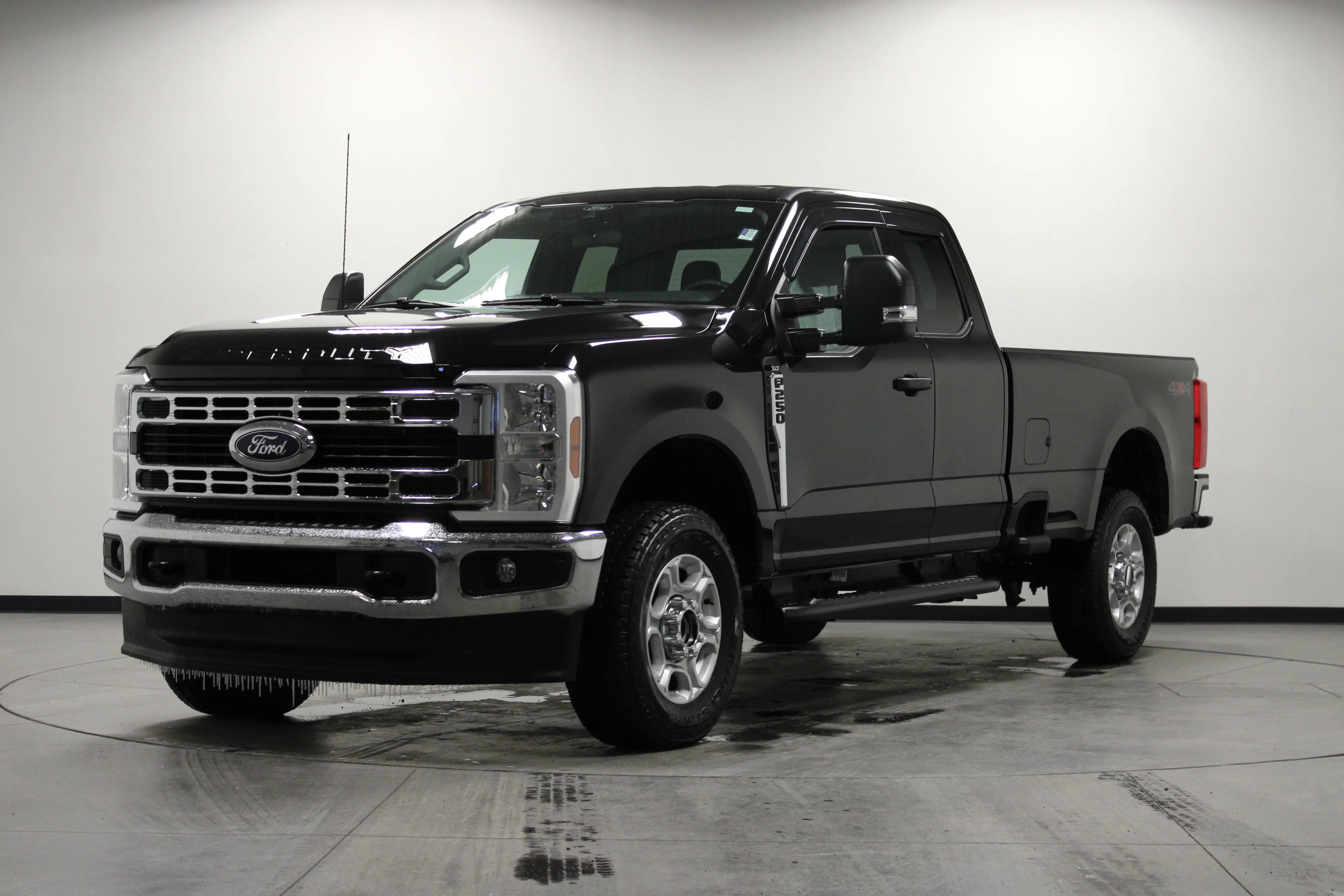 Used 2025 Black Metallic Ford XLT image 8