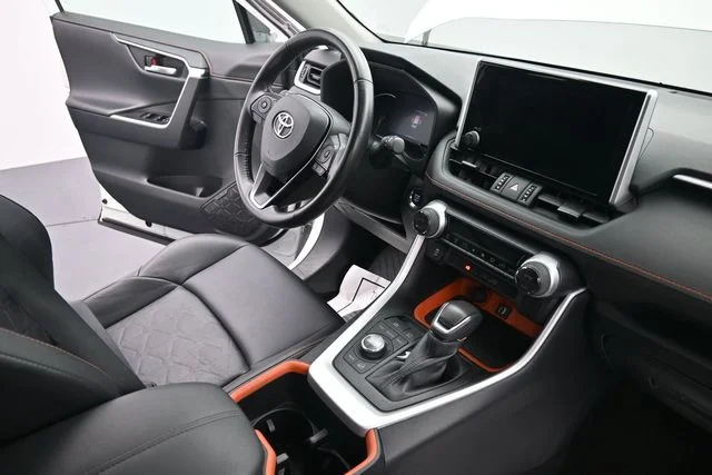 Used 2024  Toyota Adventure image 18