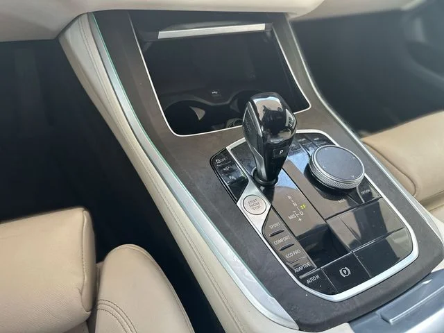 Used 2022 White BMW sDrive40i image 21