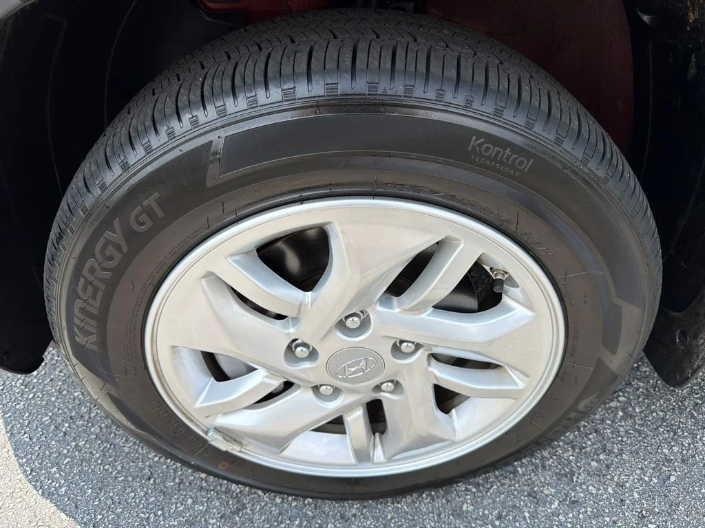 Used 2025 Red Hyundai SE image 11
