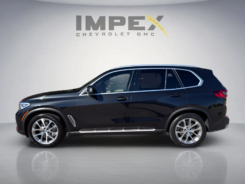 Used 2021 Black BMW sDrive40i image 2