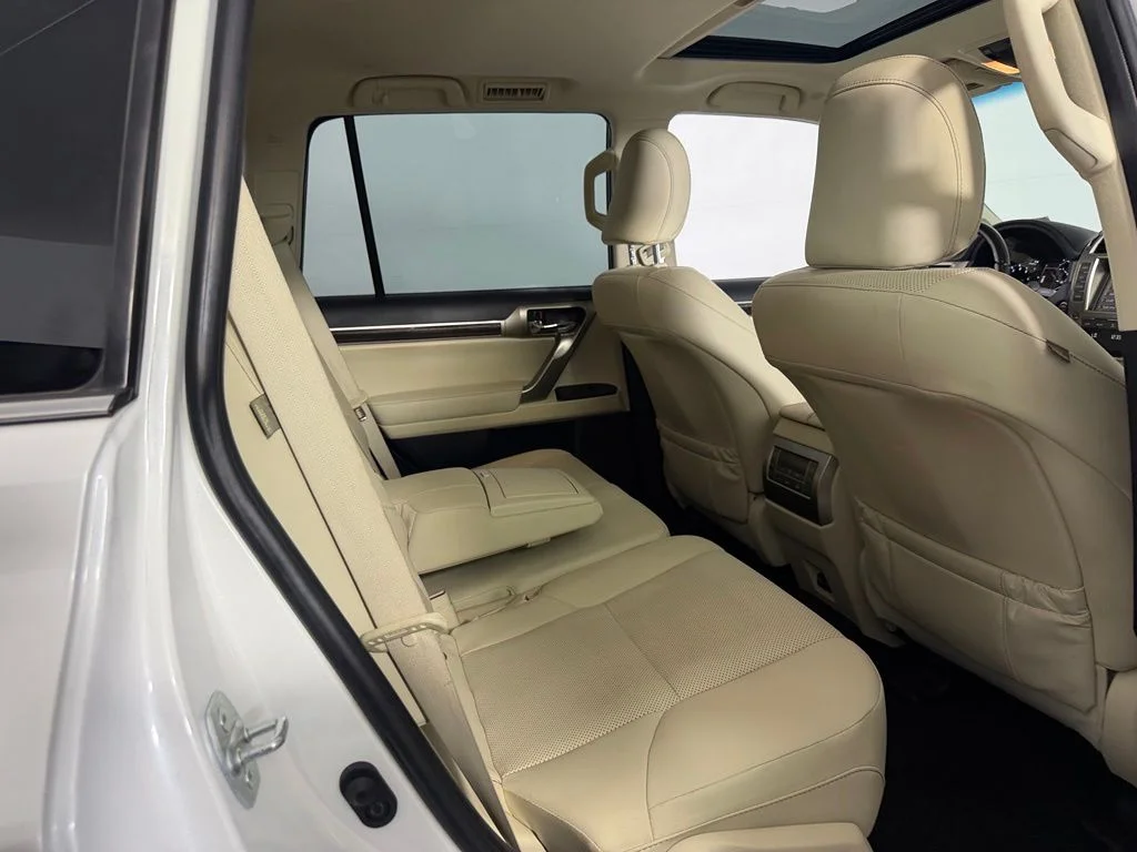 Used 2021  Lexus 460 image 27