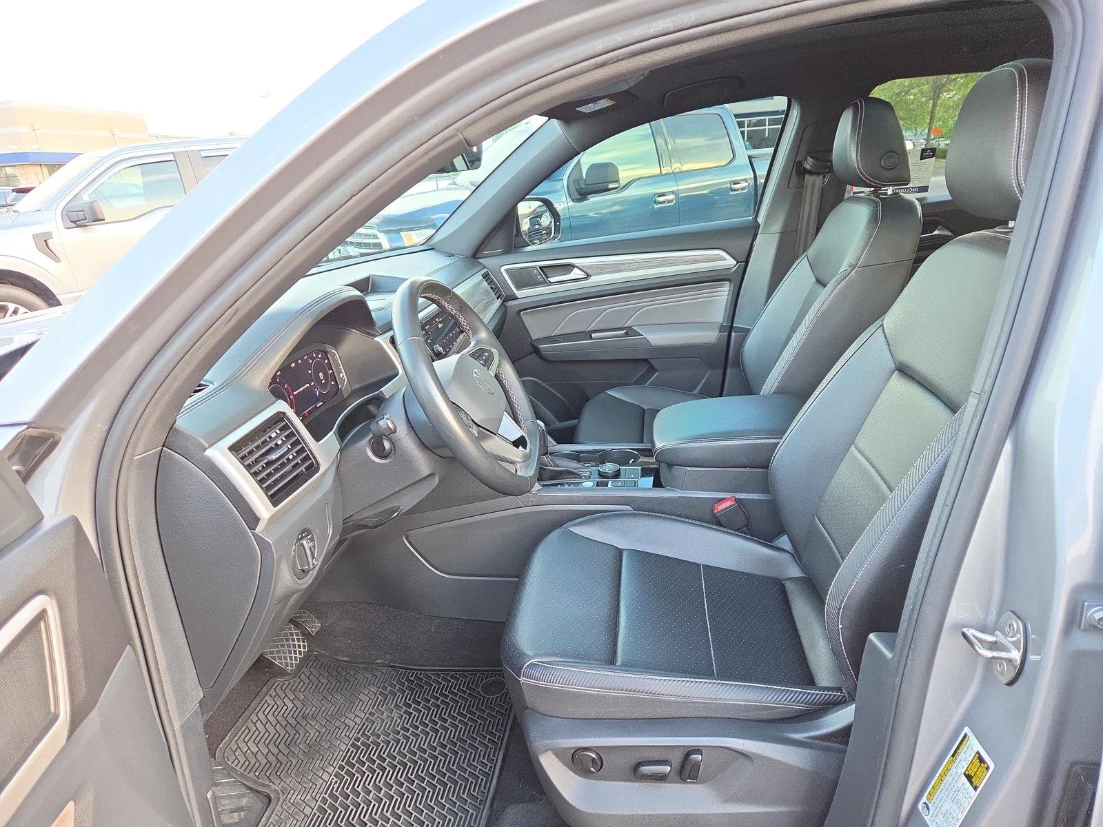 Used 2022 Pyrite Silver Metallic Volkswagen 2.0T SE w/Technology image 19