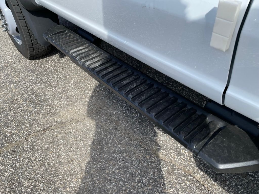 New 2026 Oxford White Ford F-550® XL image 21