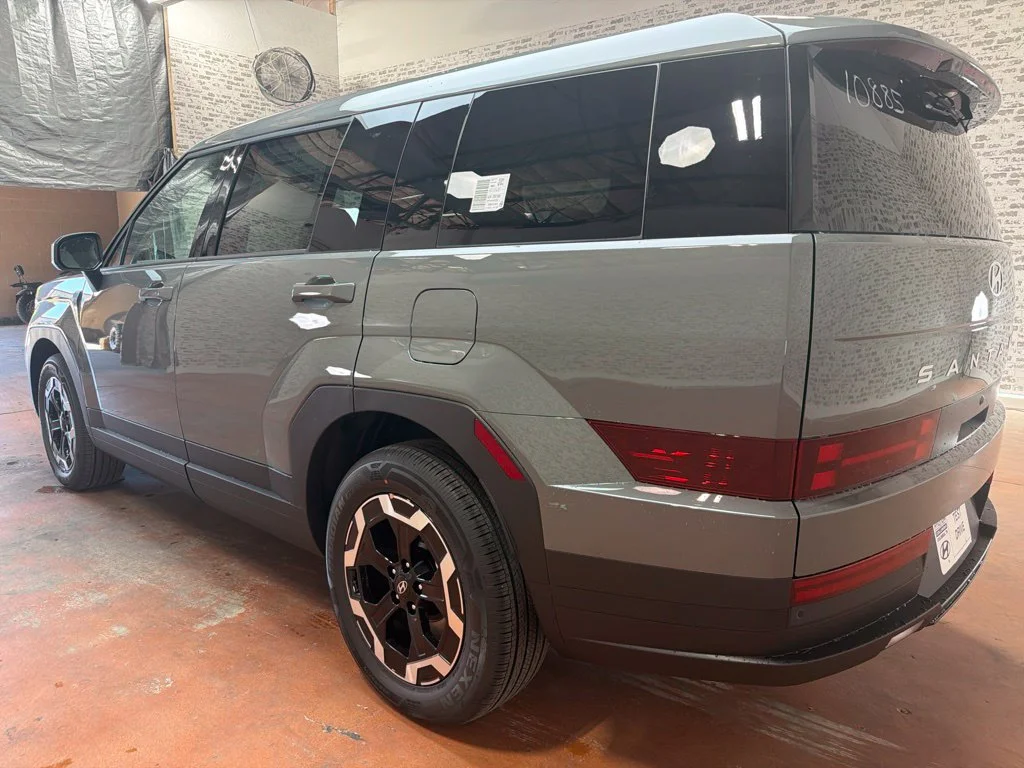 New 2027 Hampton Gray Hyundai SE image 5