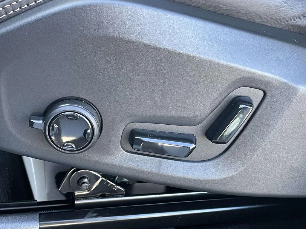 New 2026 Onyx Black Volvo Ultra image 8