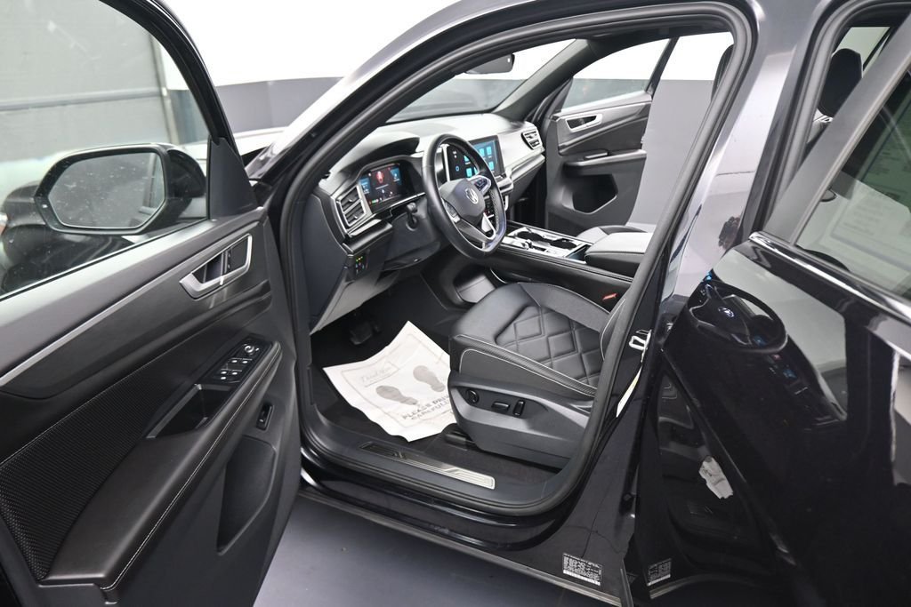 Used 2026  Volkswagen SE w/Technology image 41