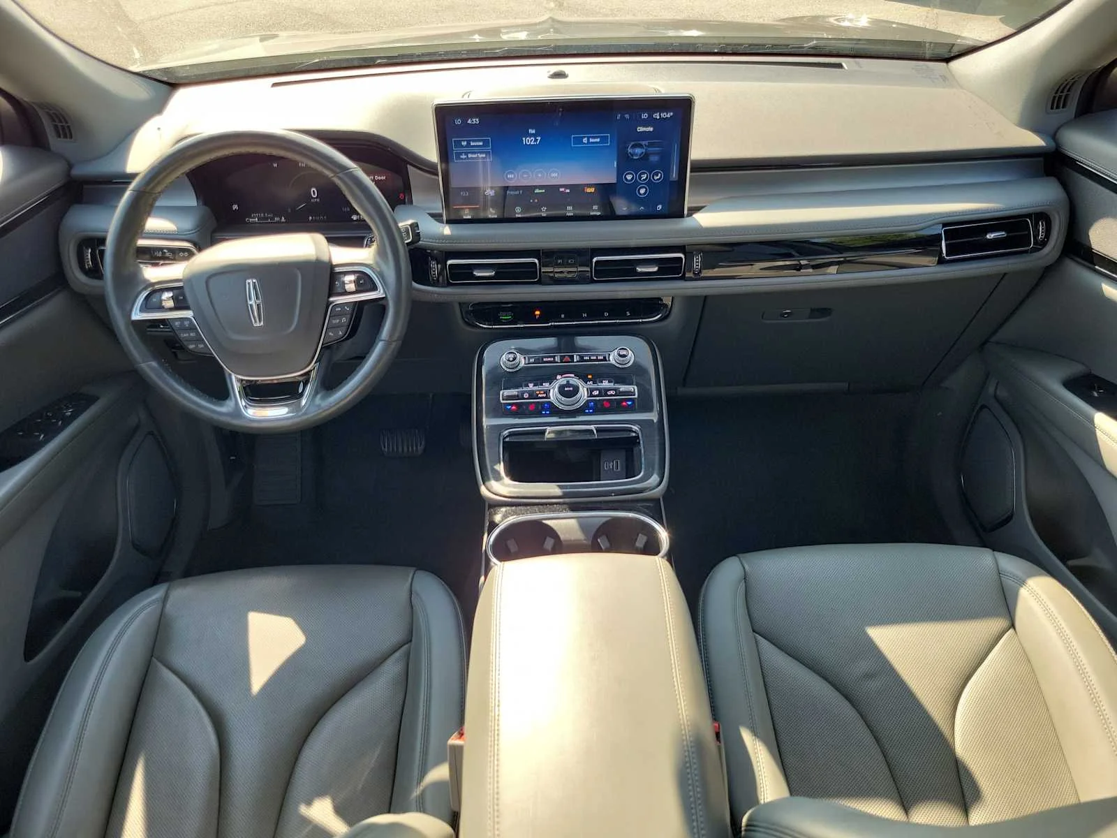 Used 2023 Gray Lincoln Reserve image 12