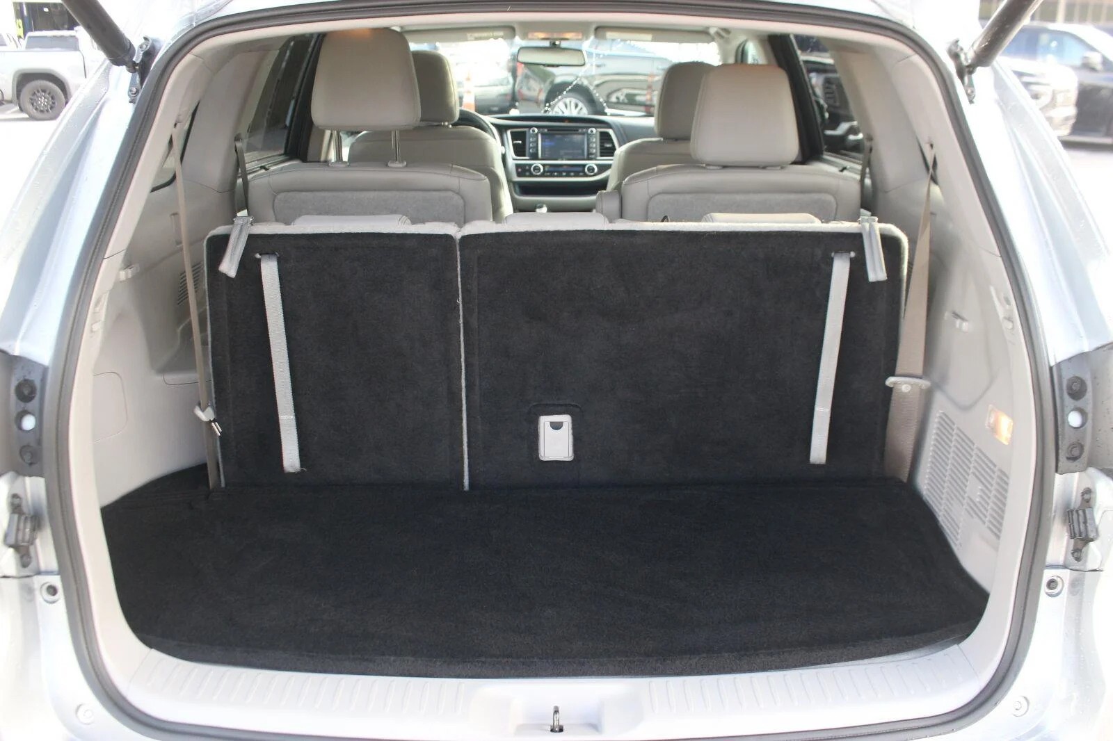 Used 2015  Toyota XLE image 10