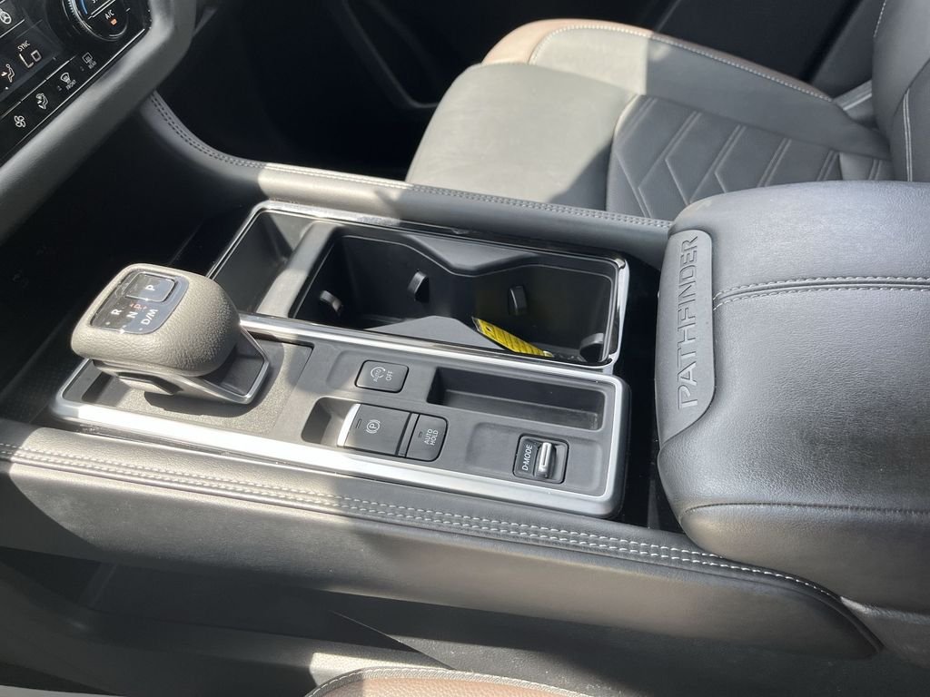 Used 2025 Gray Nissan Platinum image 23