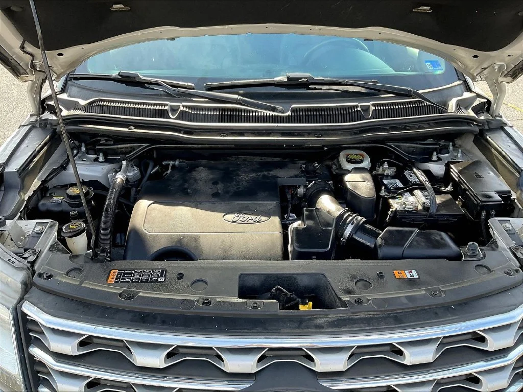 Used 2016 Silver Ford Limited image 32