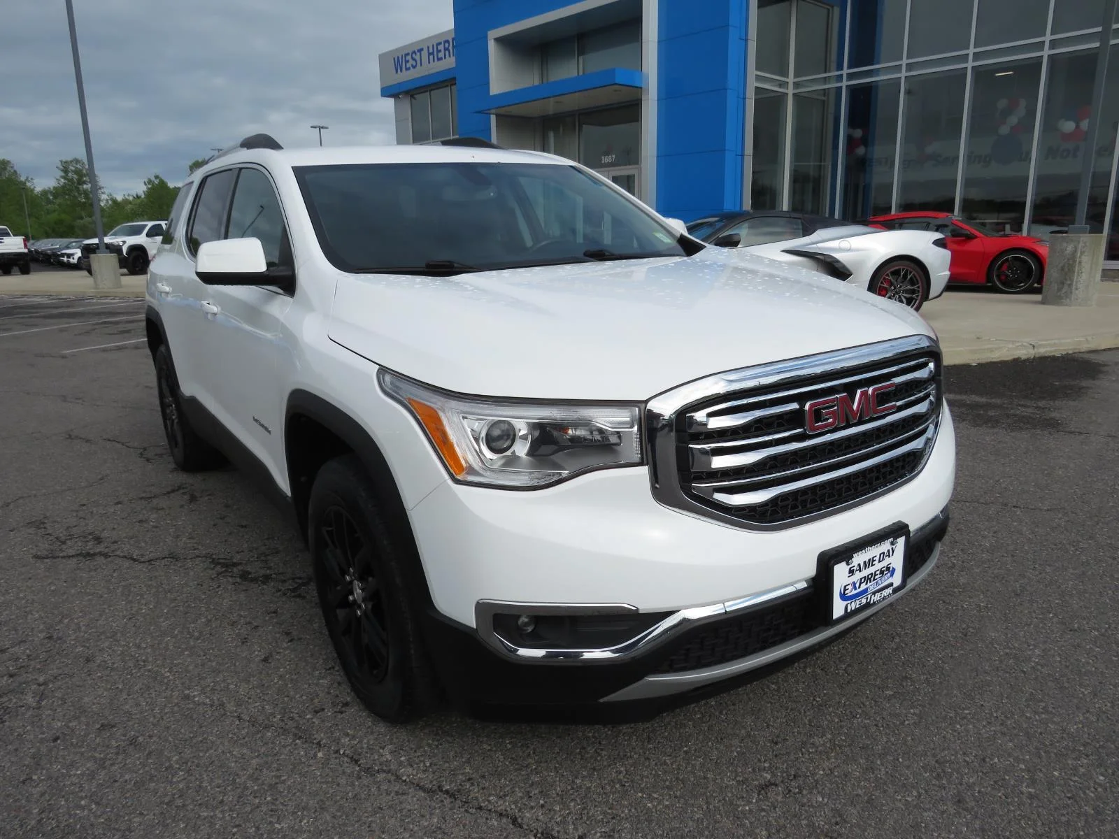 Used 2018 SUMMIT WHITE GMC SLT image 2