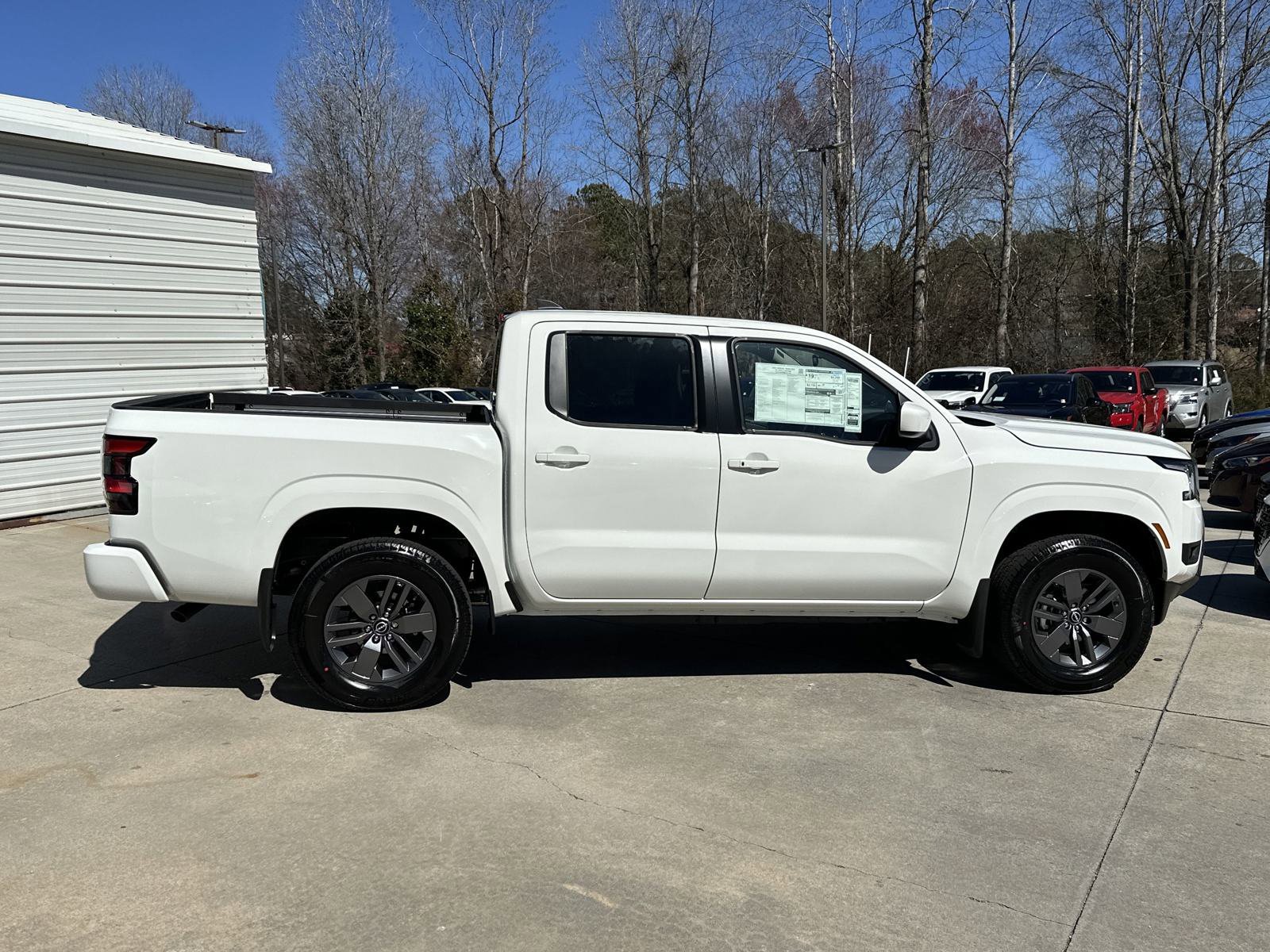 2025 Nissan Frontier SV - Photo 9