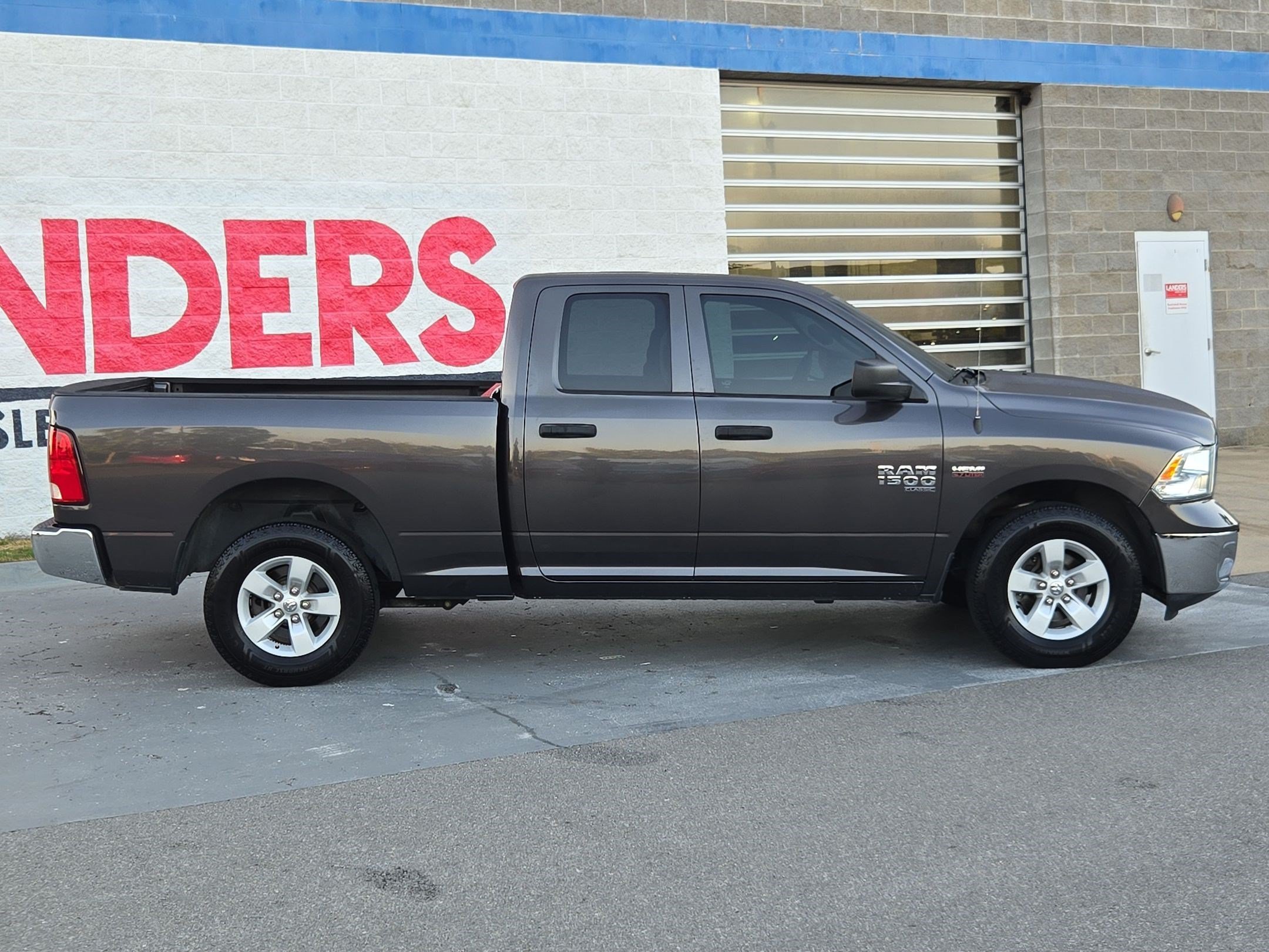 Used 2019 Granite Crystal Metallic Clearcoat RAM Tradesman image 8