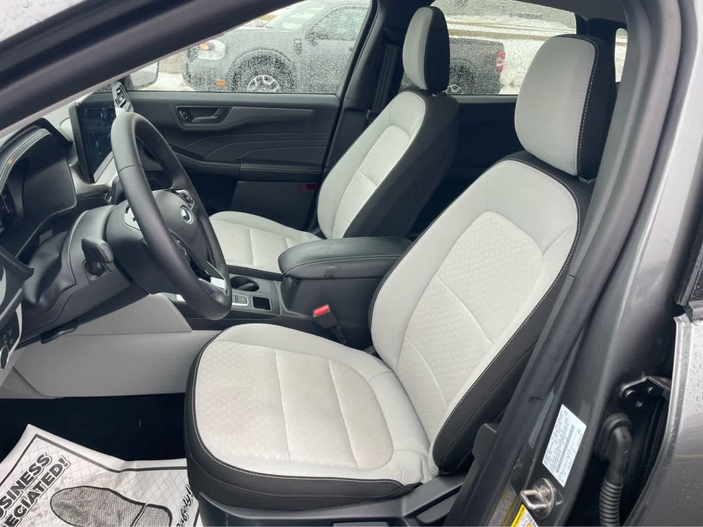 Used 2025 Gray Ford Active image 14