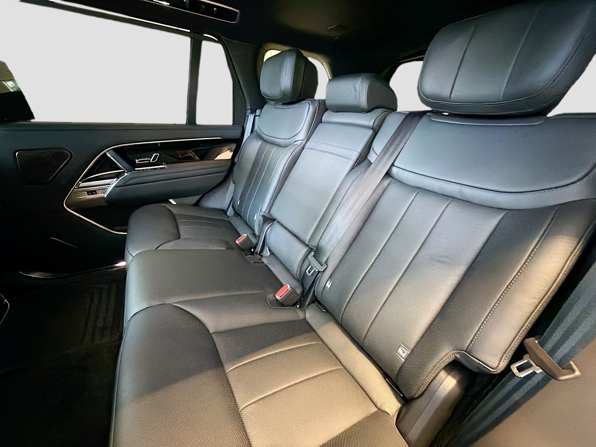 New 2026 Velocity Blue Satin Land Rover Autobiography image 18