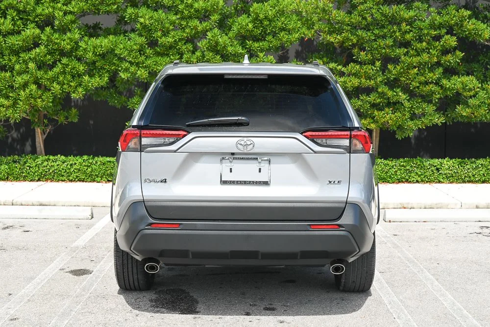 Used 2025 Silver Toyota XLE Premium image 5