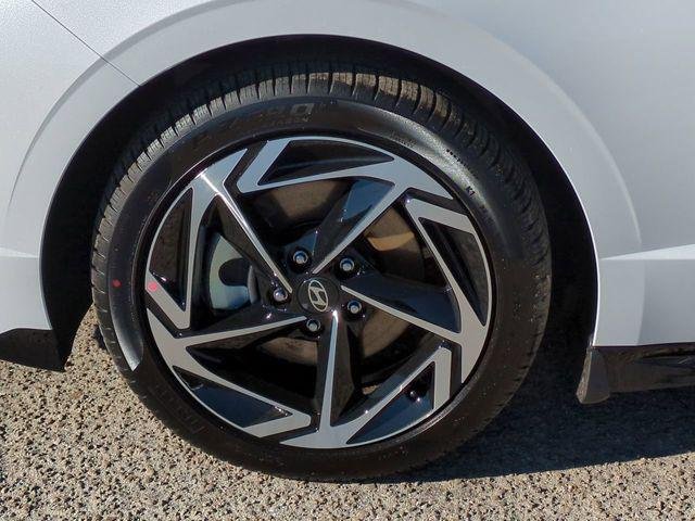 New 2026 White Hyundai SEL Sport image 11