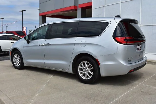 Used 2024 Silver Chrysler Touring L image 7