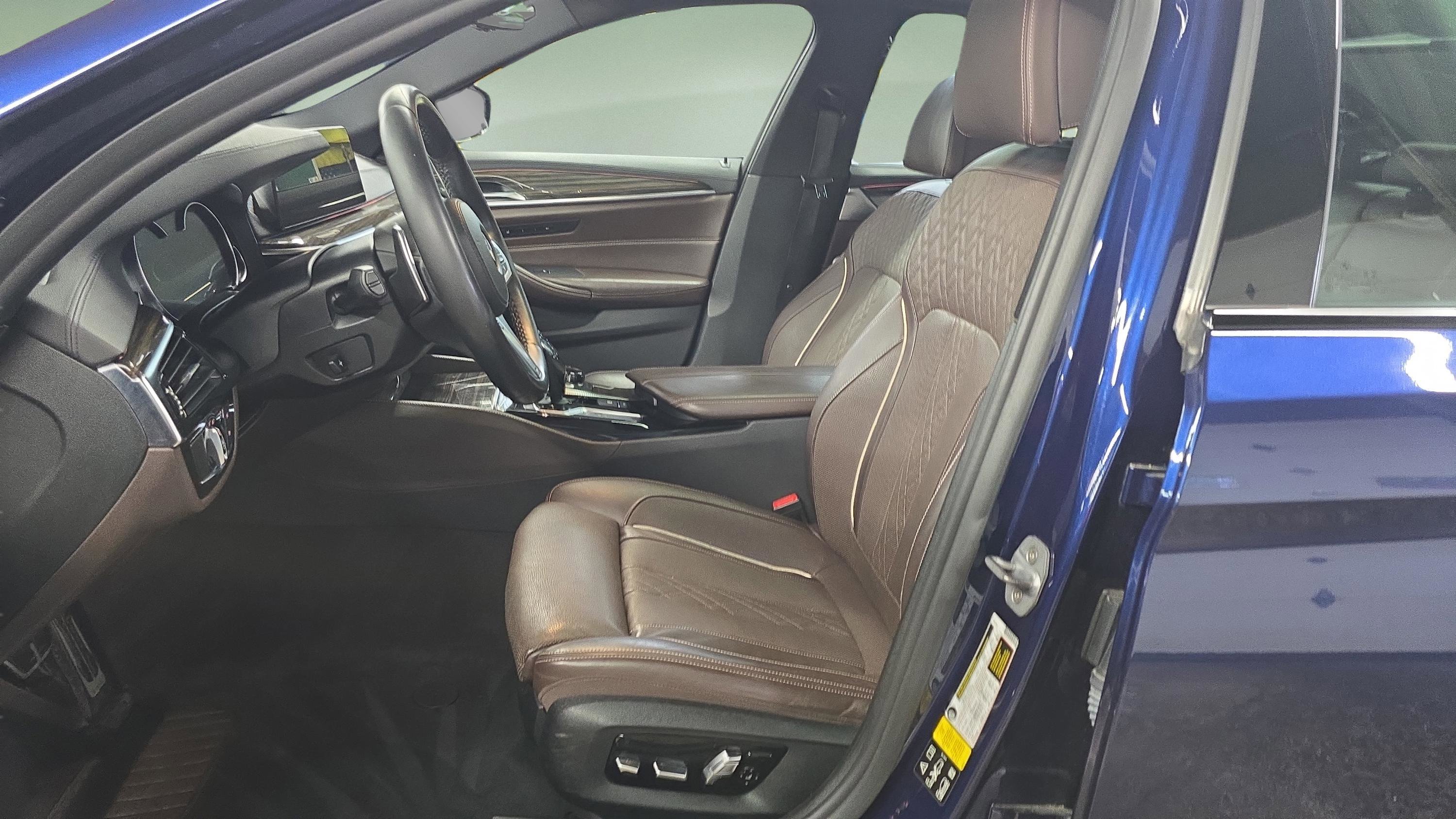 Used 2018 Blue BMW M550i xDrive image 9