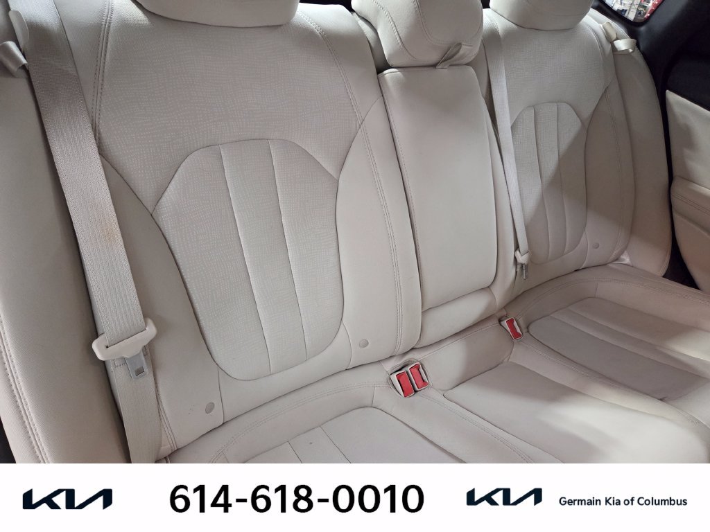 Used 2015 Silver Chrysler Limited image 18