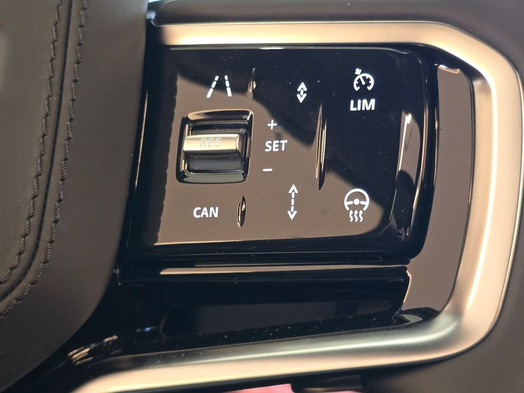 New 2026 Borasco Grey Land Rover se image 16