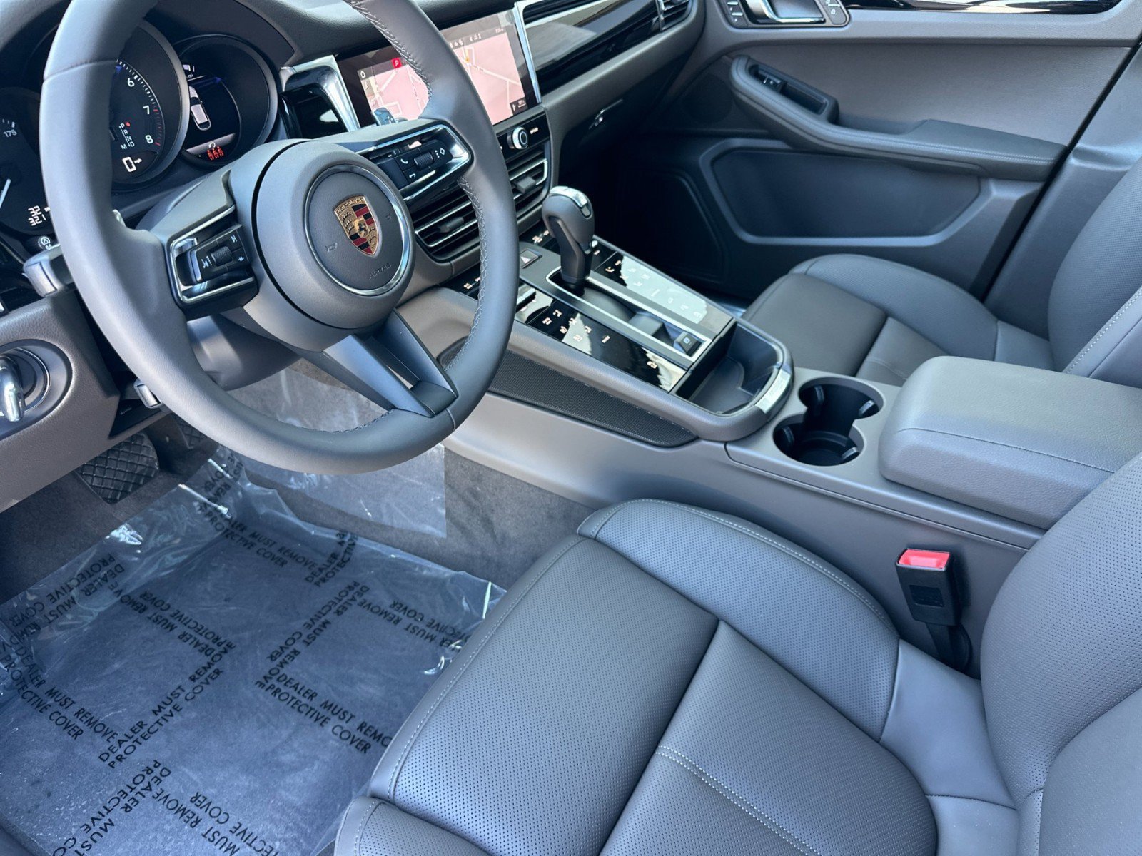 New 2026 White Porsche Macan (AWD) image 4
