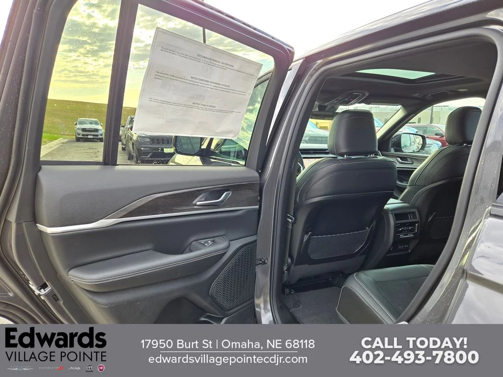 New 2026 Baltic Gray Metallic Clear-Coat Exterior Paint Jeep Laredo Altitude image 25