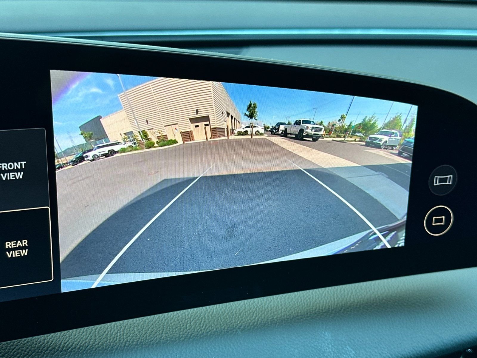 Used 2025  Lucid Touring image 21