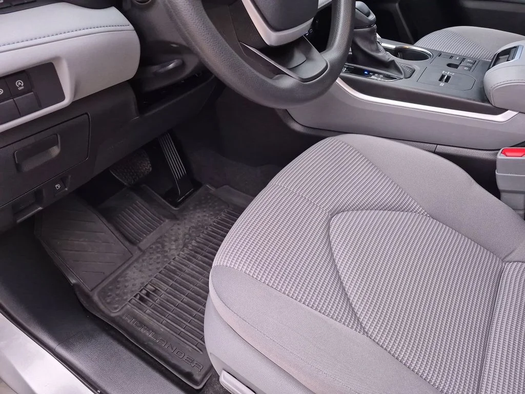 Used 2023 Silver Toyota L image 19