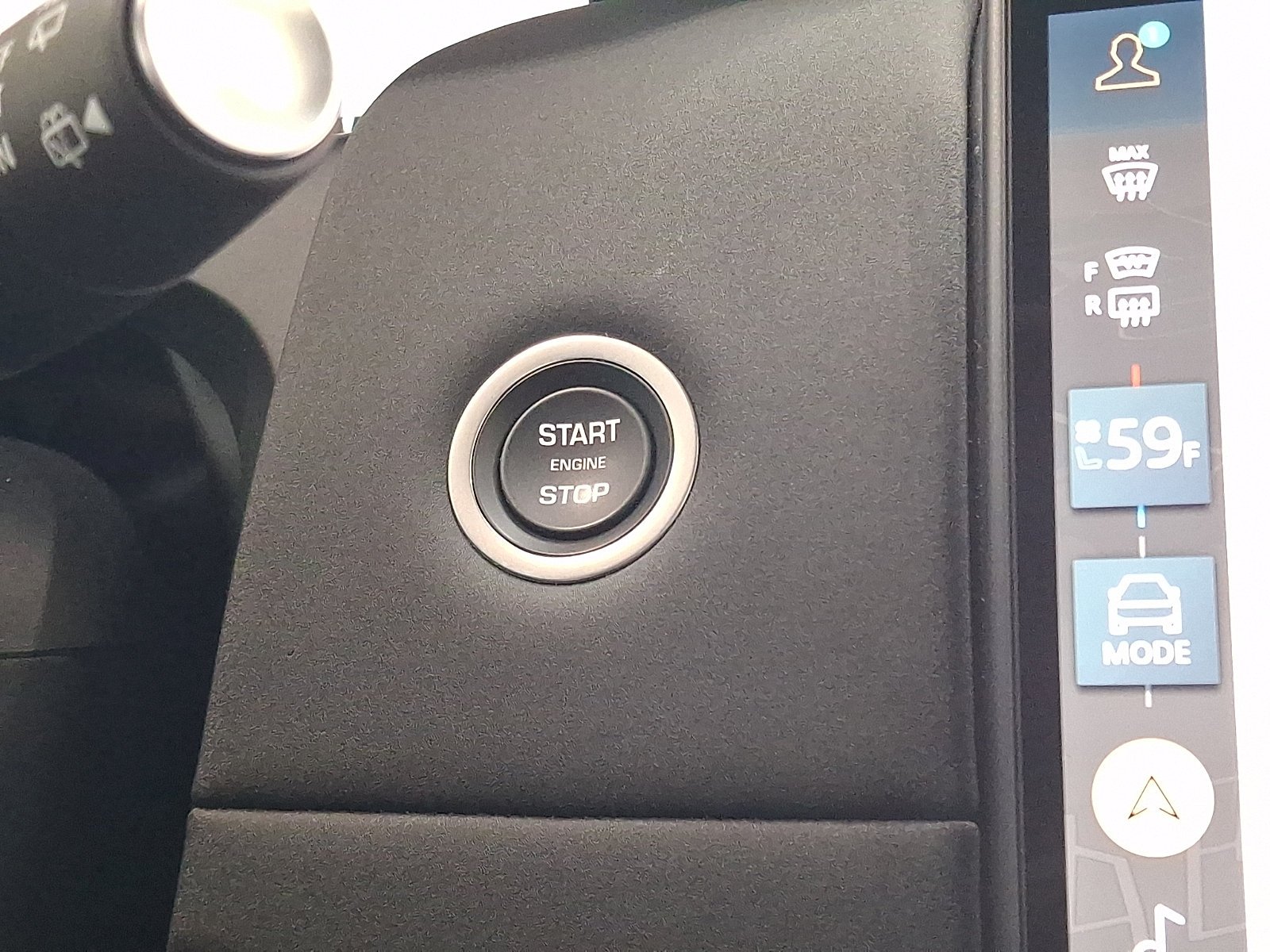 Certified Used 2025 Fuji White Land Rover  image 22