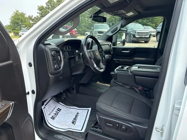 Used 2022 White Chevrolet LT image 17
