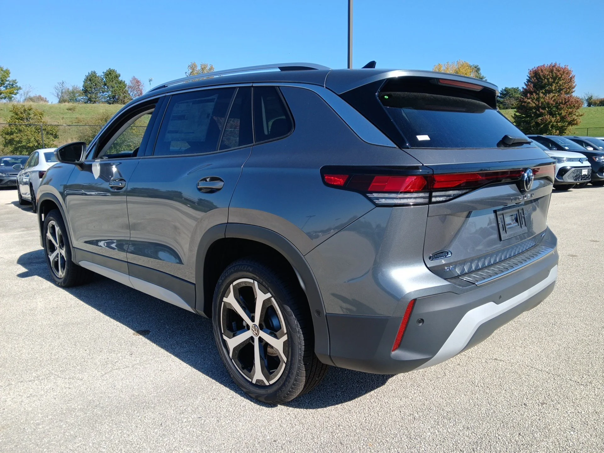 New 2026 Platinum Gray Metallic Volkswagen SE image 5